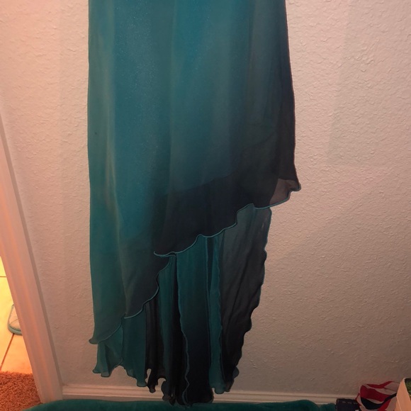 Beautiful gown - Picture 2 of 3